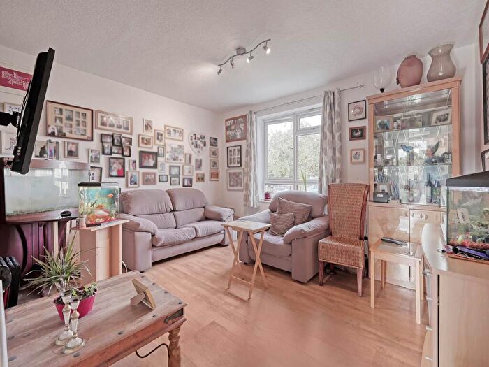 1 Bedroom Apartment For Sale In Harbourer Road, Hainault, Essex, IG6