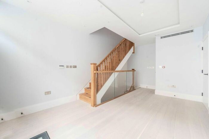 4 Bedroom Property To Rent In Chesham Mews, Belgravia, London, SW1X