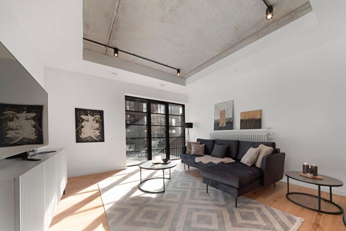 2 Bedroom Flat To Rent In Agar House, Goodluck Hope, London, E14