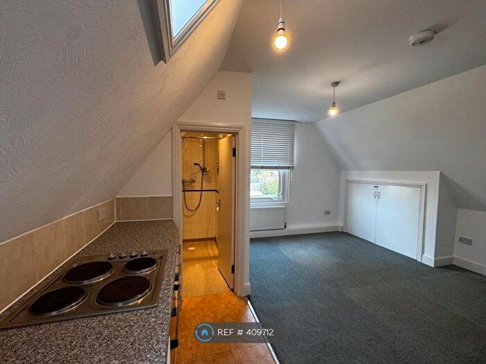 Studio To Rent In Sanderstead Road, South Croydon, CR2