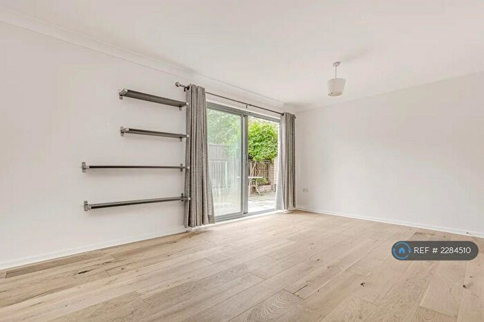 2 Bedroom Flat To Rent In Harberson Road, London, SW12