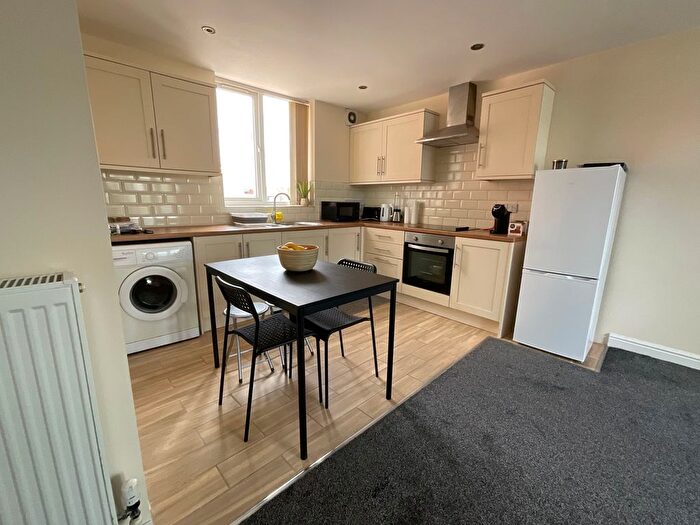 2 Bedroom Flat To Rent In High Bullen, Wednesbury, WS10