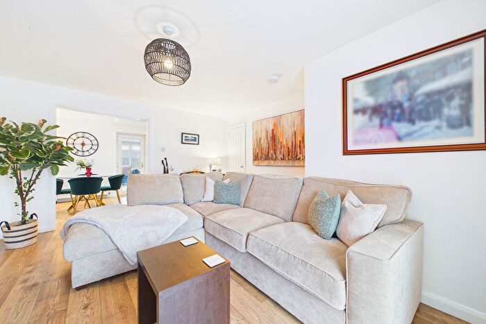 3 Bedroom Detached House For Sale In Haig Drive, Baillieston, Glasgow, G69