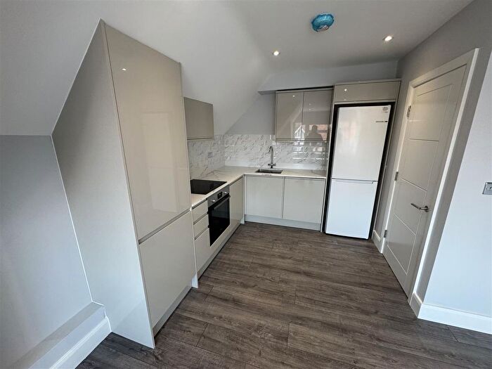 1 Bedroom Flat To Rent In Green Lanes, Palmers Green, N13