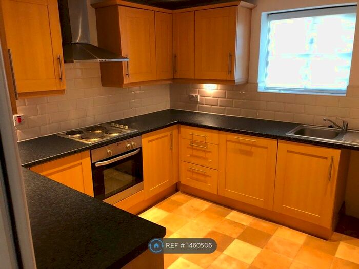 2 Bedroom Flat To Rent In Commercial Street, Rothwell, Leeds, LS26
