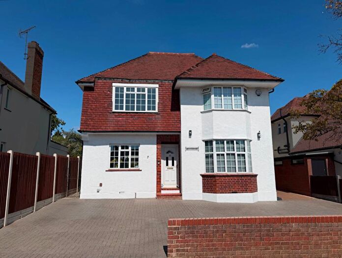 4 Bedroom Detached House For Sale In Meadway, Ruislip, HA4