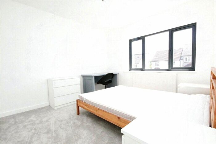 Property To Rent In Ibbetson Path, Loughton, IG10