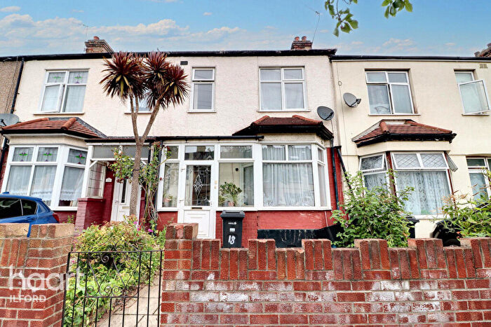 3 Bedroom Terraced House For Sale In Saxon Road, Ilford, IG1