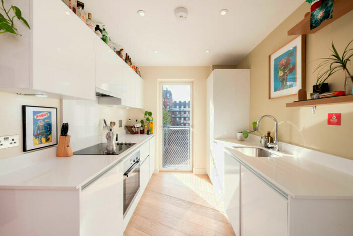 2 Bedroom Apartment To Rent In Wenlock Road, London, N1