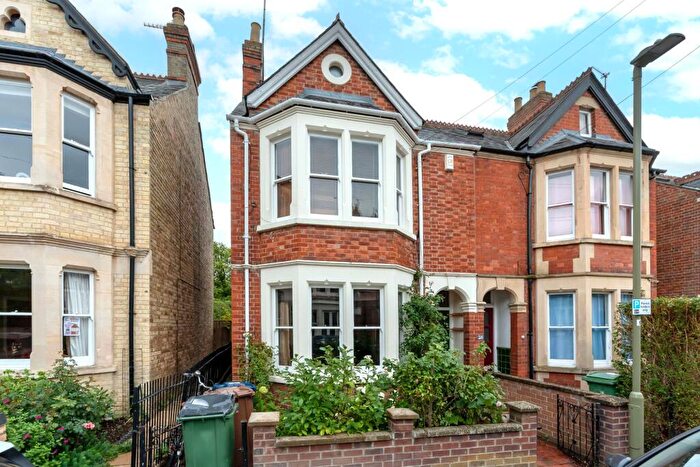 4 Bedroom Semi Detached House For Sale In Southfield Road, Oxford, OX4
