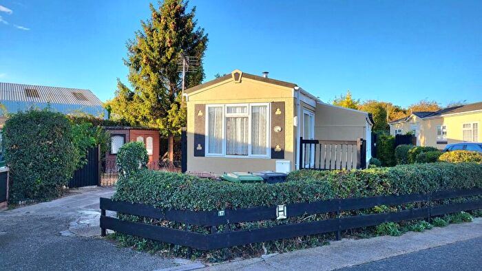 1 Bedroom Park Home For Sale In Dukesmead Mobile Home Park, Peterborough, PE4