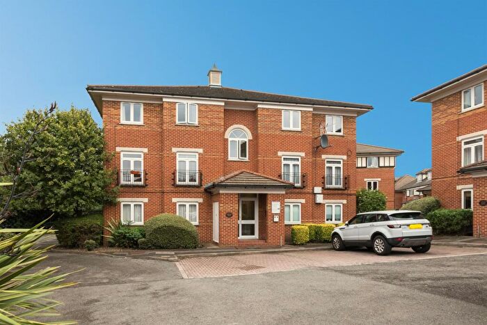 1 Bedroom Flat To Rent In Chatten Court, Swynford Gardens, Hendon, NW4