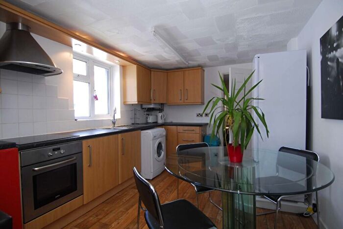 4 Bedroom Flat To Rent In Cheltenham Place, Plymouth, Devon, PL4