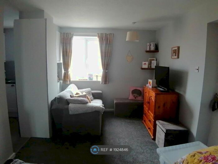 Studio To Rent In Hildenley Close, Scarborough, YO12