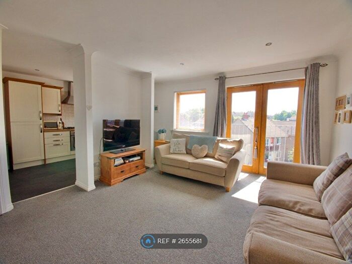 2 Bedroom Flat To Rent In Cathcart Road, Rutherglen, G73