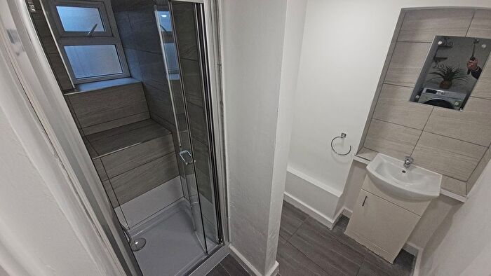 3 Bedroom Flat To Rent In Chapel Street, Luton, LU1