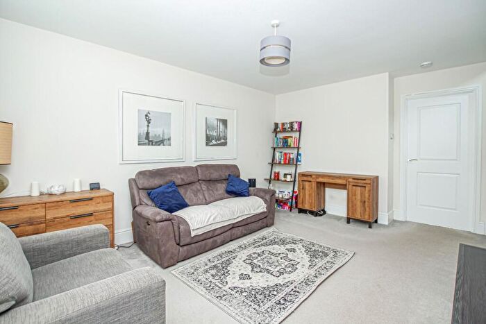 3 Bedroom End Of Terrace House For Sale In Shackleton Grove, Leighton Buzzard, LU7
