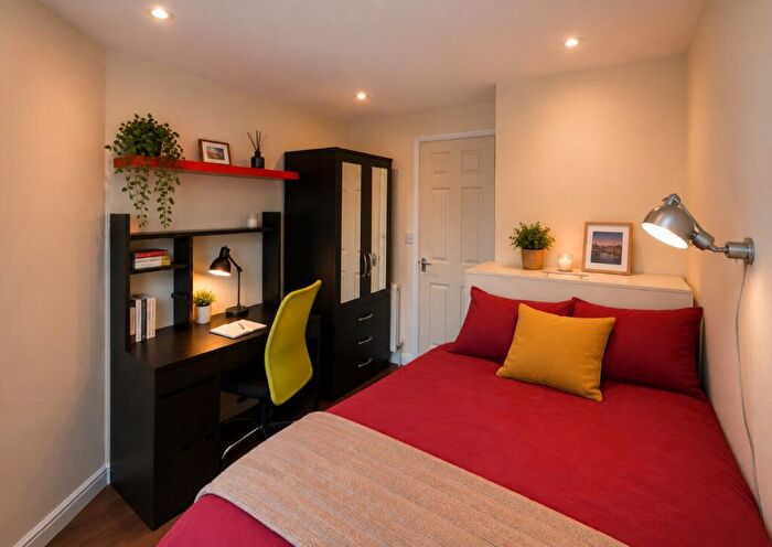 5 Bedroom Semi-Detached House To Rent In Bed Student House - Rhodaus Close, Cccu, CT1