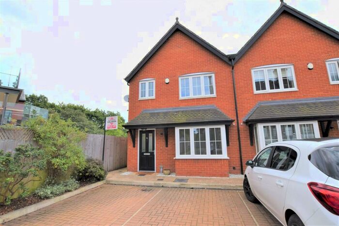 3 Bedroom Town House To Rent In West Park Drive, Macclesfield, SK10