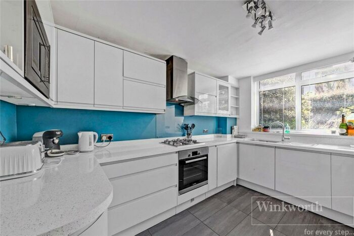 3 Bedroom Apartment To Rent In Court Downs Road, Beckenham, BR3