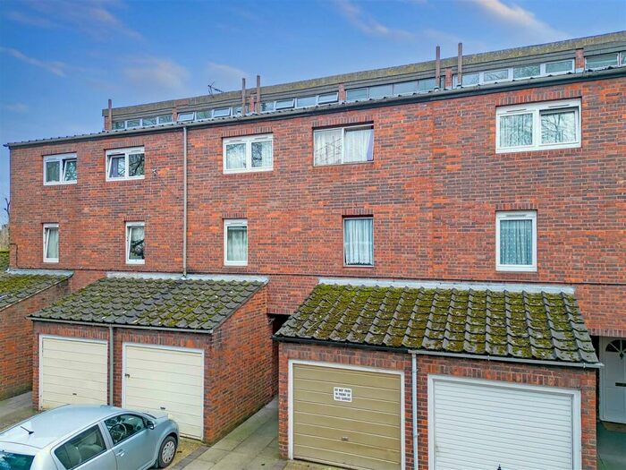 4 Bedroom House To Rent In Westacott Close, N19