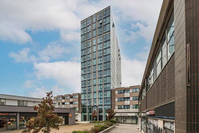Flat To Rent In Highgate Hill, Archway, N19