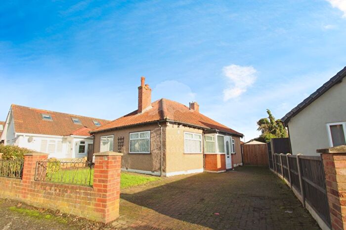2 Bedroom Detached Bungalow To Rent In Green Lane, Uxbridge, UB8