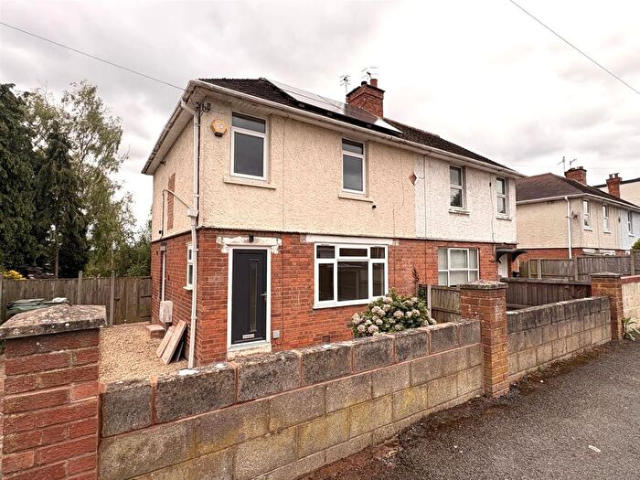 3 Bedroom Semi-Detached House To Rent In Hollymount, Worcester, WR4