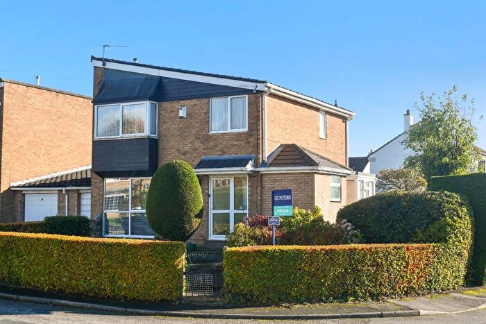 3 Bedroom Link Detached House For Sale In St. Johns Drive, Yeadon, Leeds, LS19