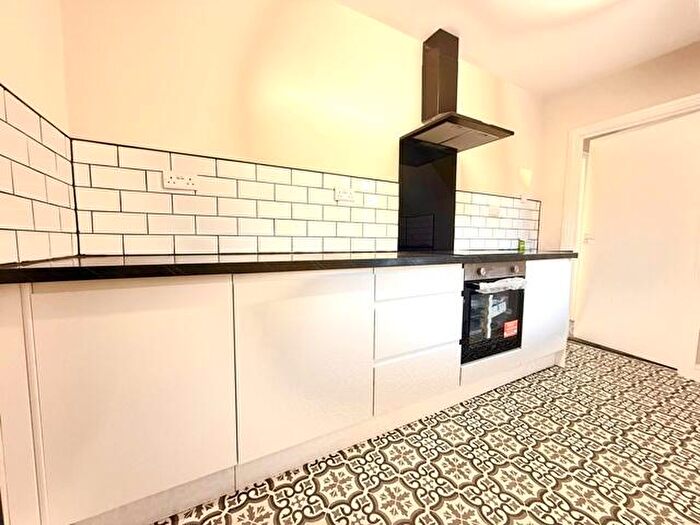 3 Bedroom Semi Detached House To Rent In Griffiths Road, S35