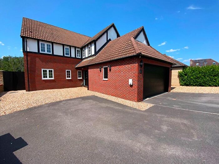 5 Bedroom Detached House For Sale In Barry Place, Derry Hill, SN11
