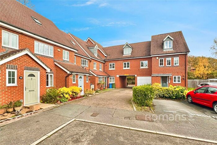2 Bedroom Flat For Sale In Alford Close, Sandhurst, Berkshire, GU47