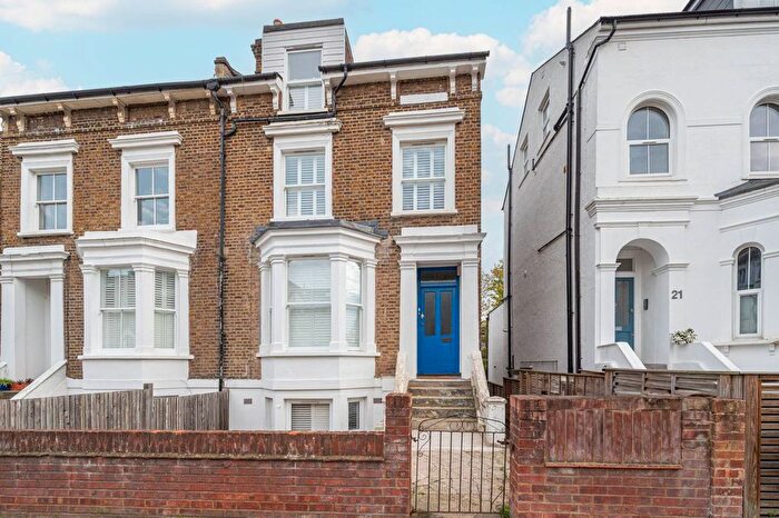 2 Bedroom Flat For Sale In Martell Road, West Dulwich, London, SE21