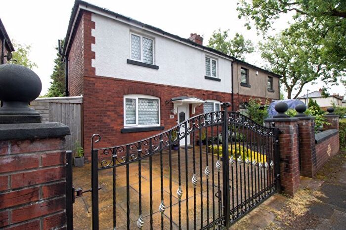 3 Bedroom Semi-Detached House To Rent In Hawthorne Avenue, Farnworth, Bolton, BL4