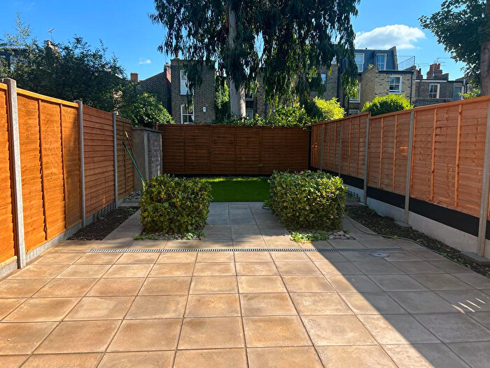 2 Bedroom Flat To Rent In Chatsworth Road, Hackney, E5