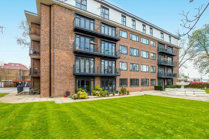 2 Bedroom Flat To Rent In Leigham Court Road, London, SW16