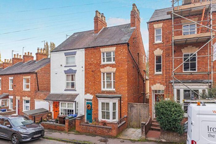 5 Bedroom Semi-Detached House For Sale In Queens Road, Banbury, OX16