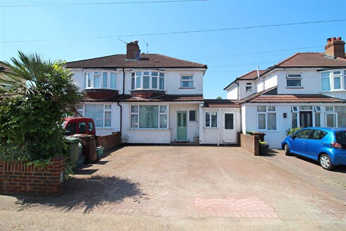 3 Bedroom Semi-Detached House For Sale In Southville Close, West Ewell, KT19