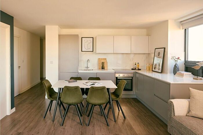 3 Bedroom Flat To Rent In Anderston Quay, Glasgow, G3