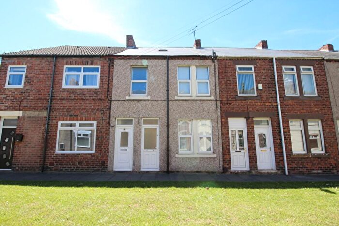 3 Bedroom Flat To Rent In Harrow Street, Shiremoor, Newcastle Upon Tyne, NE27