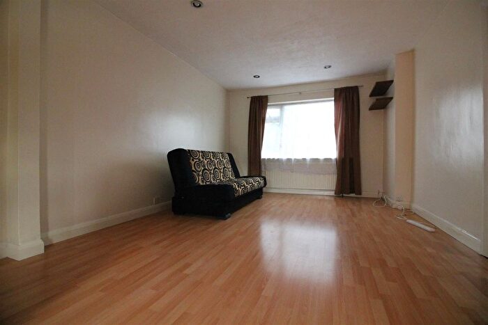 3 Bedroom Property To Rent In Mansfield Drive, Hayes, UB4