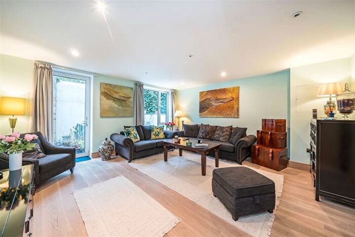 3 Bedroom Property For Sale In Printers Road, Stockwell, SW9