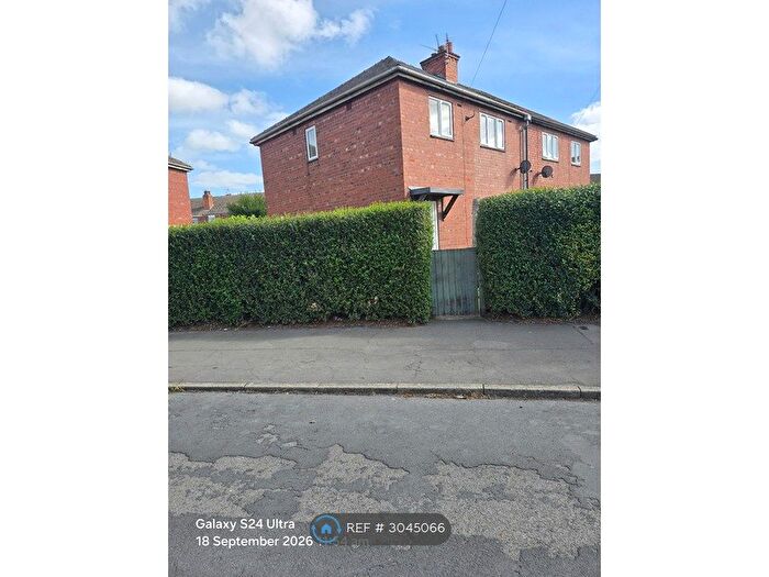 4 Bedroom Semi-Detached House To Rent In Haldane St, Gainsborough, DN21