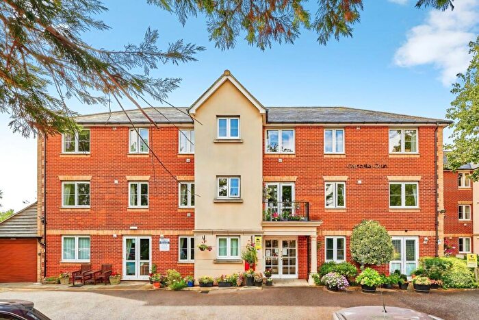 2 Bedroom Flat To Rent In Broomfield Road, Chelmsford, Essex, CM1