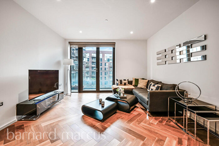 2 Bedroom Apartment To Rent In New Union Square, Battersea, London, SW11