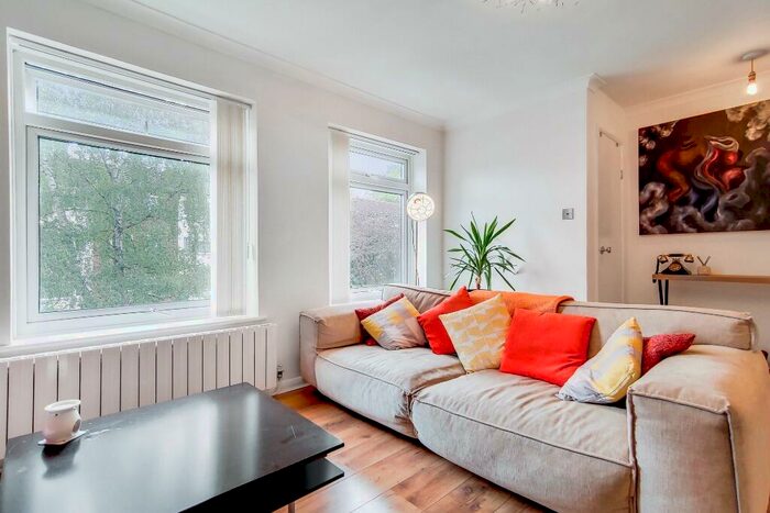 2 Bedroom Apartment To Rent In Cornwall Road, Hatch End, Pinner, HA5