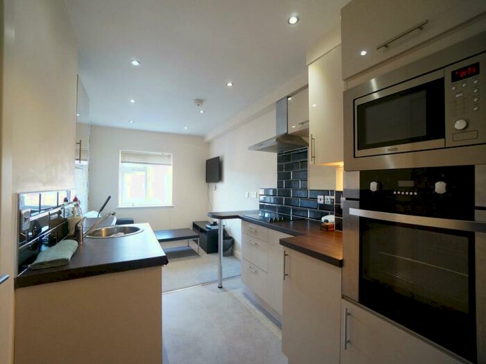 1 Bedroom Flat To Rent In High Street, Bangor, Gwynedd, LL57