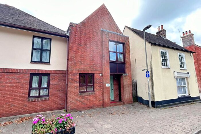 3 Bedroom Semi-Detached House To Rent In Wimborne, BH21