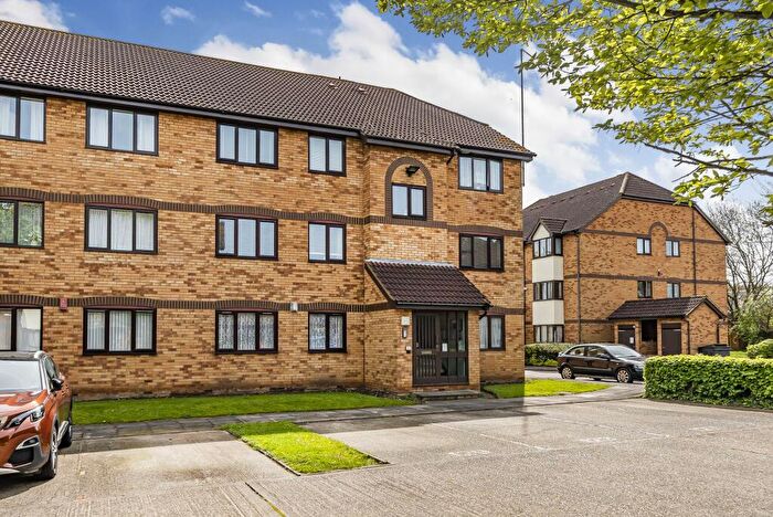 2 Bedroom Flat For Sale In Ainsley Close, Enfield, N9