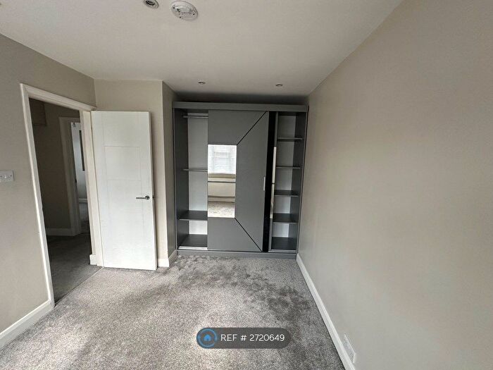 3 Bedroom Flat To Rent In Empire Road, Perivale, Greenford, UB6